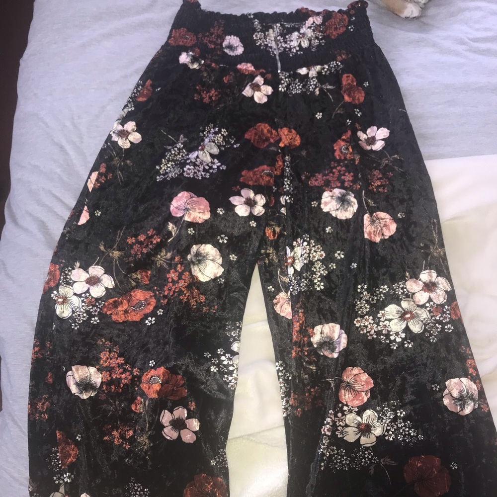 Flowey flowered velvet pants